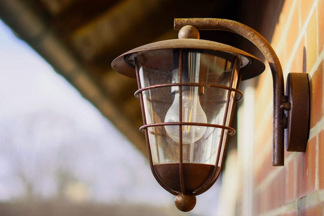 Photo bronze wall light